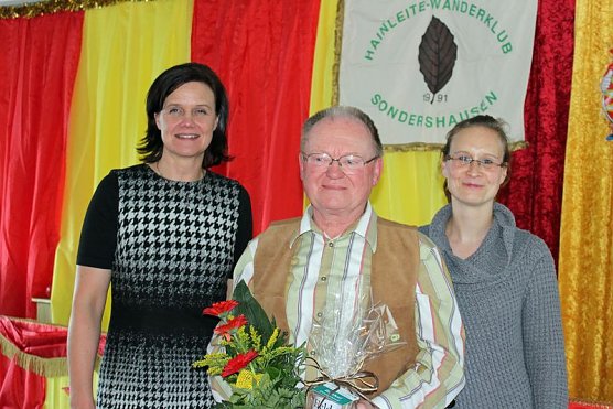 Führungswechsel beim Hainleite-Wanderklub (Foto: Karl-Heinz Herrmann) Führungswechsel beim Hainleite-Wanderklub (Foto: Karl-Heinz Herrmann)