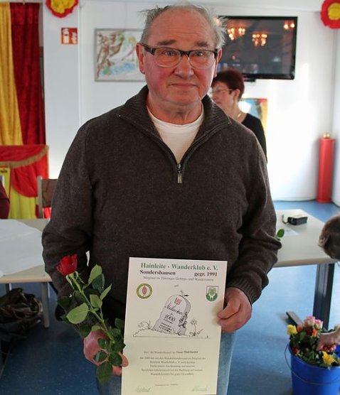 Führungswechsel beim Hainleite-Wanderklub (Foto: Karl-Heinz Herrmann) Führungswechsel beim Hainleite-Wanderklub (Foto: Karl-Heinz Herrmann)