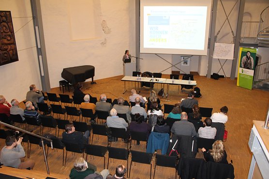 Diskussionsforum über Energie (Foto: Karl-Heinz Herrmann) Diskussionsforum über Energie (Foto: Karl-Heinz Herrmann)