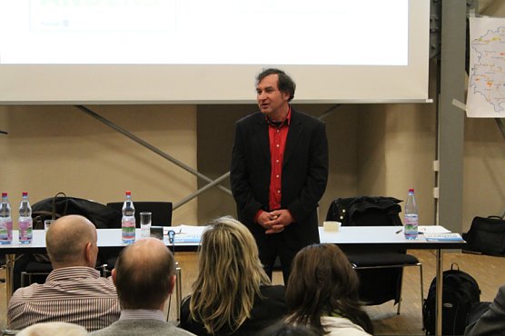 Diskussionsforum über Energie (Foto: Karl-Heinz Herrmann) Diskussionsforum über Energie (Foto: Karl-Heinz Herrmann)