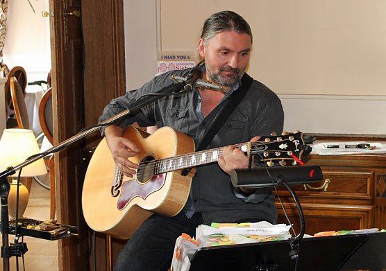 Frauen feierten in der "Hofküche" (Foto: Karl-Heinz Herrmann) Frauen feierten in der "Hofküche" (Foto: Karl-Heinz Herrmann)