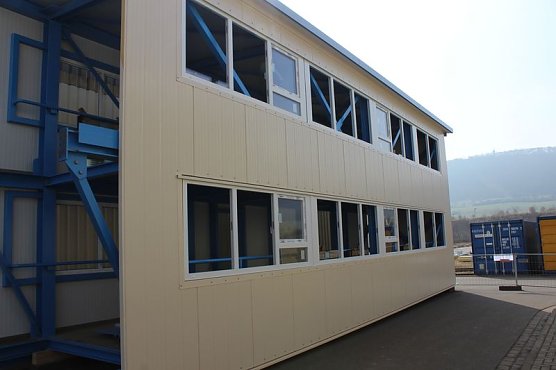 Neue Seilfahrtsbrücke wird montiert (Foto: Karl-Heinz Herrmann) Neue Seilfahrtsbrücke wird montiert (Foto: Karl-Heinz Herrmann)