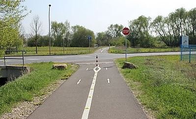 Wie weiter am Unstrut-Werra-Radweg (Foto: Karl-Heinz Herrmann) Wie weiter am Unstrut-Werra-Radweg (Foto: Karl-Heinz Herrmann)