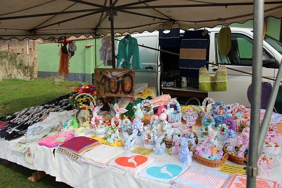 Ansturm zum Jubiläumsmarkt in Braunsroda (Foto: Karl-Heinz Herrmann) Ansturm zum Jubiläumsmarkt in Braunsroda (Foto: Karl-Heinz Herrmann)