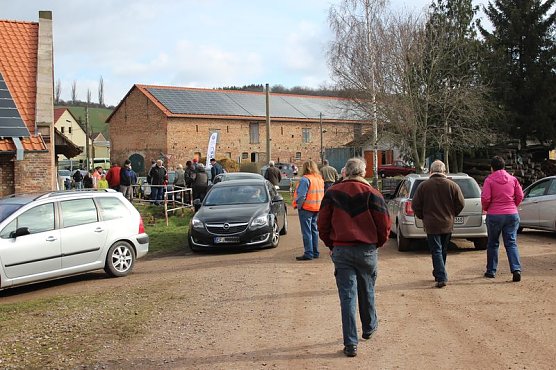 Ansturm zum Jubiläumsmarkt in Braunsroda (Foto: Karl-Heinz Herrmann) Ansturm zum Jubiläumsmarkt in Braunsroda (Foto: Karl-Heinz Herrmann)