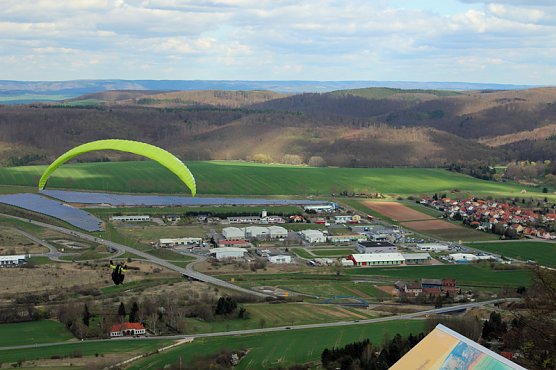 Geduld fürs Gleitschirmfliegen (Foto: Karl-Heinz Herrmann) Geduld fürs Gleitschirmfliegen (Foto: Karl-Heinz Herrmann)