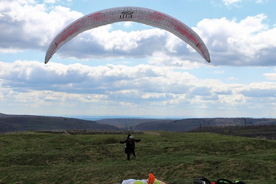 Geduld fürs Gleitschirmfliegen (Foto: Karl-Heinz Herrmann) Geduld fürs Gleitschirmfliegen (Foto: Karl-Heinz Herrmann)