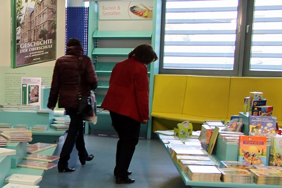 Neue Runde beim Lesefest - Vorlesen und Buchverkauf (Foto: Karl-Heinz Herrmann)