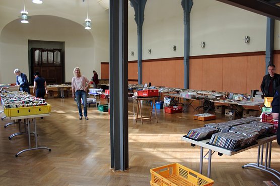 Neue Runde beim Lesefest - Vorlesen und Buchverkauf (Foto: Karl-Heinz Herrmann)