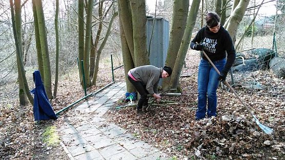 Hundefreunde r&auml;umten auf (Foto: Privat)