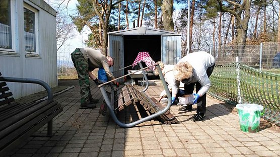 Hundefreunde r&auml;umten auf (Foto: Privat)