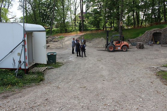 In kleinen Schritten zu einem schönen Park (Foto: Karl-Heinz Herrmann) In kleinen Schritten zu einem schönen Park (Foto: Karl-Heinz Herrmann)