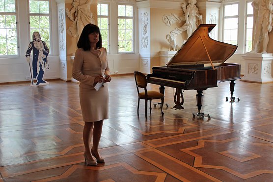 Enrico Pace am Liszt-Fl&uuml;gel (Foto: Karl-Heinz Herrmann)