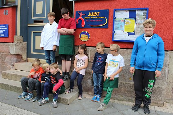 Kindertisch gestartet (Foto: Karl-Heinz Herrmann) Kindertisch gestartet (Foto: Karl-Heinz Herrmann)