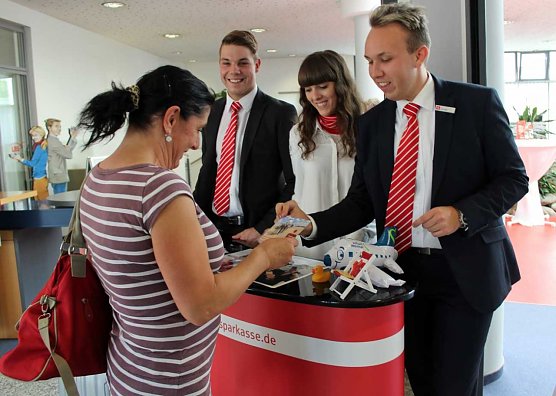 Azubi-Projekt mit Gewinnmöglichkeit (Foto: Karl-Heinz Herrmann) Azubi-Projekt mit Gewinnmöglichkeit (Foto: Karl-Heinz Herrmann)