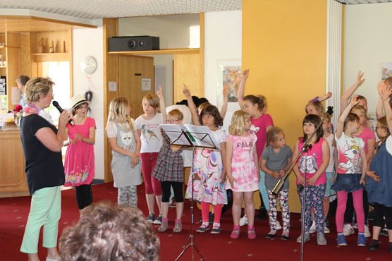 Schüler helfen in AWO-Einrichtungen (Foto: Karl-Heinz Herrmann) Schüler helfen in AWO-Einrichtungen (Foto: Karl-Heinz Herrmann)