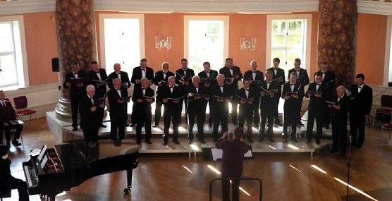Chorkonzert im Achteckaus � (Foto: Albert-Fischer-Chor)