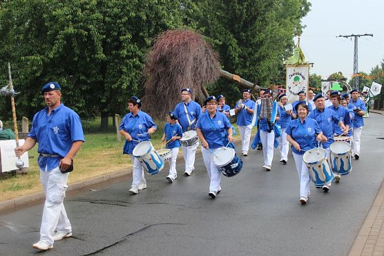 Festumzug in Udersleben (Foto: Karl-Heinz Herrmann)