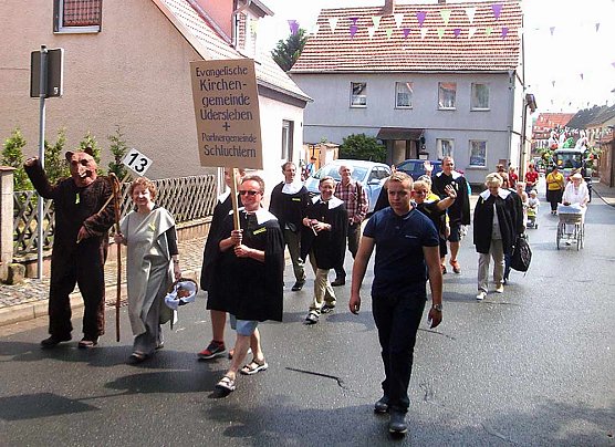 B&auml;r beim Festumzug  20 Jahre Lindenbl&uuml;tenfest (Foto: Stadt Bad Frankenhausen)