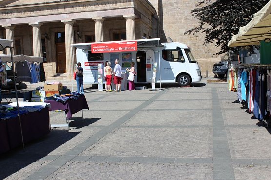Beratungstag auf dem Markt (Foto: Karl-Heinz Herrmann) Beratungstag auf dem Markt (Foto: Karl-Heinz Herrmann)