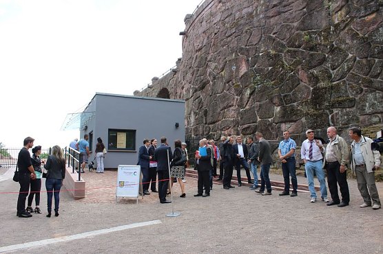 Schicker Eingangsbereich am Kyffh&auml;userdenkmal (Foto: Karl-Heinz Herrmann)