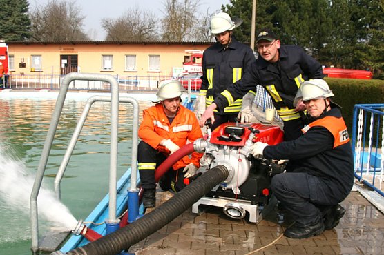 Maschinistenausbildung FFW (Foto: Günter Herting) Maschinistenausbildung FFW (Foto: Günter Herting)
