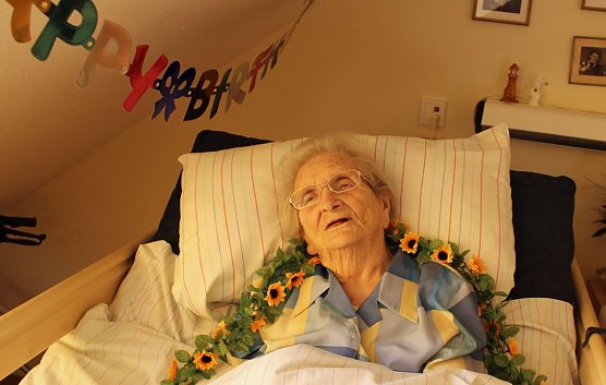 Gl&uuml;ckwunsch zum 100. Geburtstag (Foto: Karl-Heinz Herrmann)