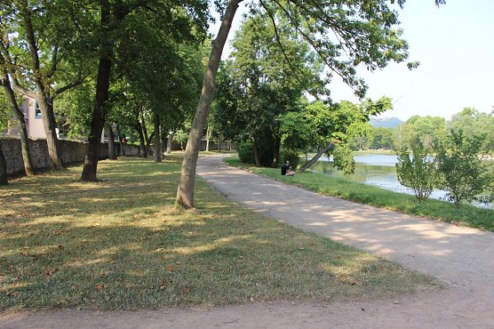 Grillparty im Schlosspark? (Foto: Karl-Heinz Herrmann) Grillparty im Schlosspark? (Foto: Karl-Heinz Herrmann)