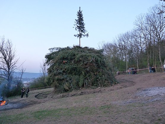 Osterfeuer Bebra (Foto: Karl-Heinz Herrmann) Osterfeuer Bebra (Foto: Karl-Heinz Herrmann)