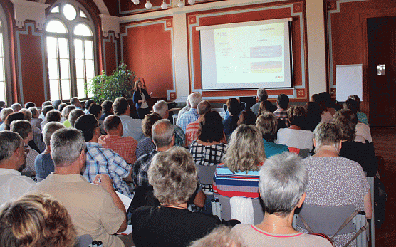 P&auml;dagogen informiert (Foto: Karl-Heinz Herrmann)