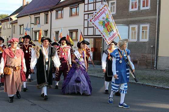 Hausm&auml;nner verk&uuml;nden Er&ouml;ffnung Bauernmarkt (Foto: Karl-Heinz Herrmann)