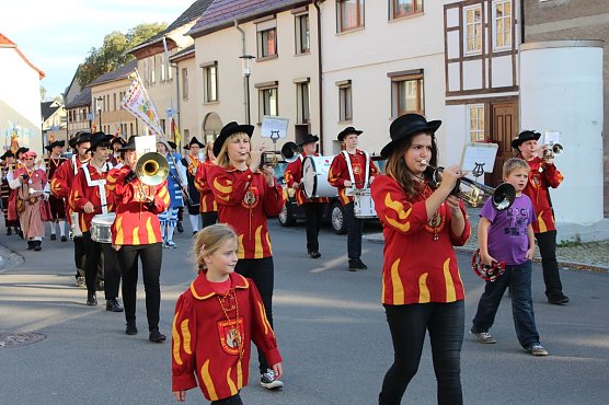 Hausm&auml;nner verk&uuml;nden Er&ouml;ffnung Bauernmarkt (Foto: Karl-Heinz Herrmann)