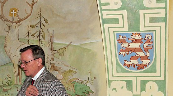 Das aufmerksame Auge des Ministerpr&auml;sidenten (Foto: Karl-Heinz Herrmann)