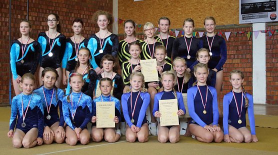 Herbstmeisterschaft im Mannschaftsturnen (Foto: Sv Glückauf Sondershausen) Herbstmeisterschaft im Mannschaftsturnen (Foto: Sv Glückauf Sondershausen)