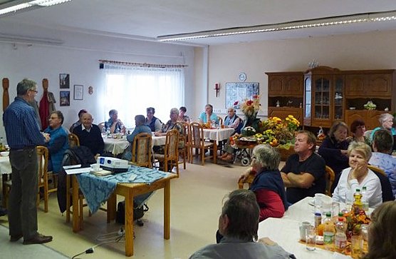 Verbandsnachmittag im Zeichen des Erntedank (Foto: W.J. Träger) Verbandsnachmittag im Zeichen des Erntedank (Foto: W.J. Träger)
