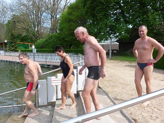 Anbaden Sondershausen (Foto: Karl-Heinz Herrmann) Anbaden Sondershausen (Foto: Karl-Heinz Herrmann)