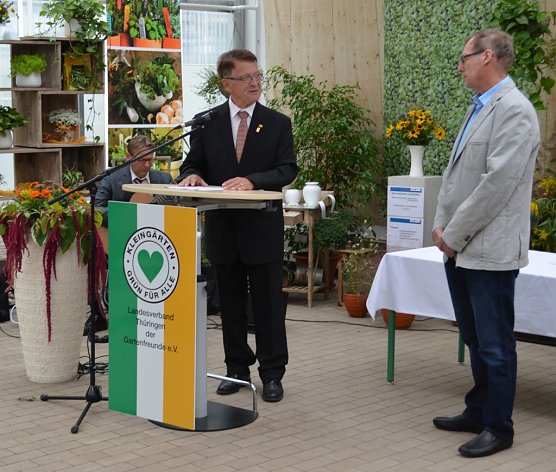 Als besondere Ehrung ins Goldene Ehrenbuch eingetragen. (Foto: Peter Salden)