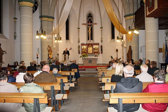 Bekannter Fernsehjournalist zu Gast (Foto: Karl-Heinz Herrmann) Bekannter Fernsehjournalist zu Gast (Foto: Karl-Heinz Herrmann)
