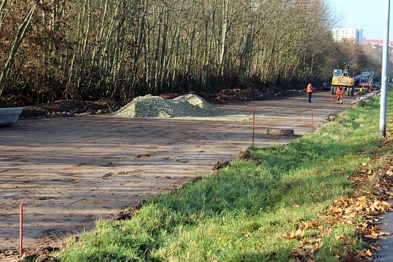 Parkfläche wird geschaffen (Foto: Karl-Heinz Herrmann) Parkfläche wird geschaffen (Foto: Karl-Heinz Herrmann)