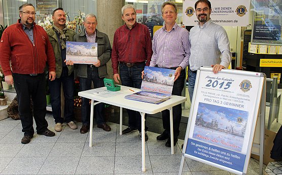 Advents-Los-Kalender 2015 im Verkauf (Foto: Karl-Heinz Herrmann)