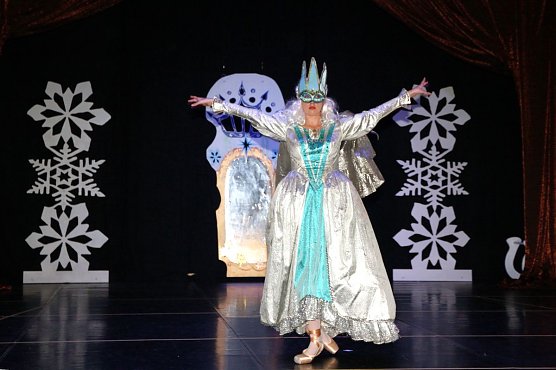 Die Schneekönigin zur Weihnachtszeit. (Foto: Günter Herting) Die Schneekönigin zur Weihnachtszeit. (Foto: Günter Herting)