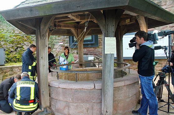 Arbeiten am tiefsten Burgbrunnen (Foto: Stadtmarketing Bad Frankenhausen)