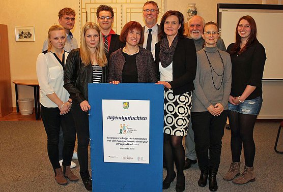 Jugend gestaltet Zukunft” (Foto: Karl-Heinz Herrmann) Jugend gestaltet Zukunft” (Foto: Karl-Heinz Herrmann)