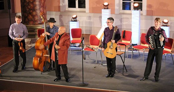 Magier auf der Klarinette (Foto: Karl-Heinz Herrmann) Magier auf der Klarinette (Foto: Karl-Heinz Herrmann)