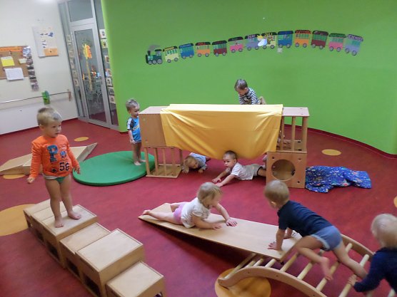 Hurra- unsere Piklerger&auml;te sind da! (Foto: KITA Wipperg&auml;rtchen)