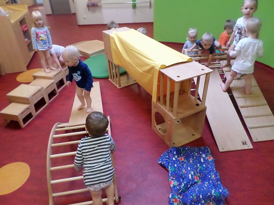 Hurra- unsere Piklerger&auml;te sind da! (Foto: KITA Wipperg&auml;rtchen)