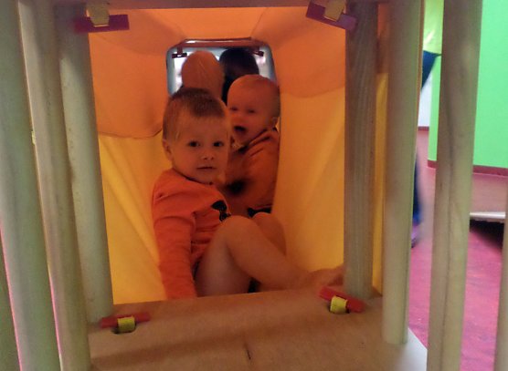 Hurra- unsere Piklerger&auml;te sind da! (Foto: KITA Wipperg&auml;rtchen)