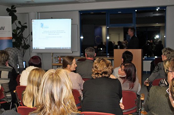 Gesetz – Umsetzung – Kontrolle – Strafe?! (Foto: Karl-Heinz Herrmann) Gesetz – Umsetzung – Kontrolle – Strafe?! (Foto: Karl-Heinz Herrmann)