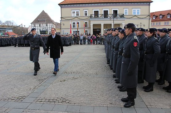 Traumhaftes Wetter bei Vereidigung (Foto: Karl-Heinz Herrmann)