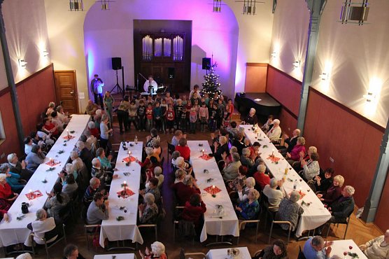 Senioren feierten schon mal Weihnacht (Foto: Karl-Heinz Herrmann) Senioren feierten schon mal Weihnacht (Foto: Karl-Heinz Herrmann)